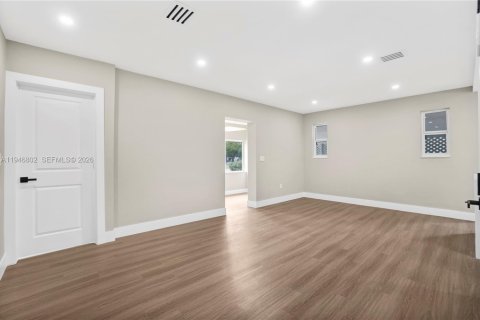 Villa ou maison à vendre à Miami, Floride: 3 chambres, 119.57 m2 № 2003907 - photo 27