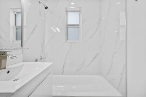 Villa ou maison à vendre à Miami, Floride: 3 chambres, 119.57 m2 № 2003907 - photo 22