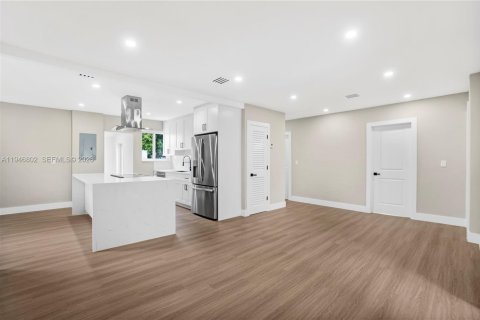 Villa ou maison à vendre à Miami, Floride: 3 chambres, 119.57 m2 № 2003907 - photo 25