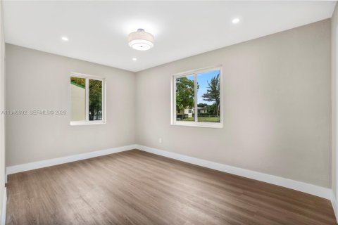 Villa ou maison à vendre à Miami, Floride: 3 chambres, 119.57 m2 № 2003907 - photo 12