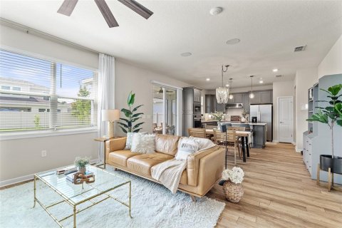 House in Orlando, Florida 4 bedrooms, 224.45 sq.m. № 2266930 - photo 7
