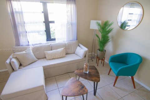Apartamento en alquiler en Miami Beach, Florida, 1 dormitorio, 51.1 m2 № 1937054 - foto 1