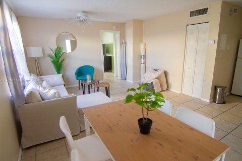 Apartamento en alquiler en Miami Beach, Florida, 1 dormitorio, 51.1 m2 № 1937054 - foto 5