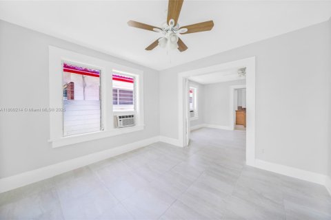Commercial property in Hollywood, Florida 469.9 sq.m. № 1696490 - photo 8