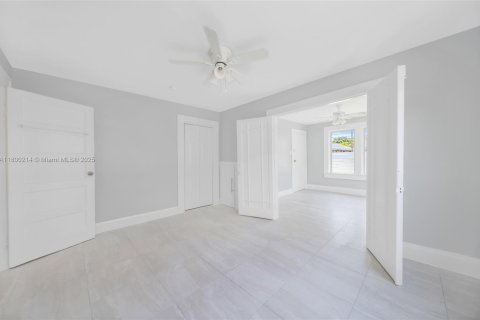 Commercial property in Hollywood, Florida 469.9 sq.m. № 1696490 - photo 12