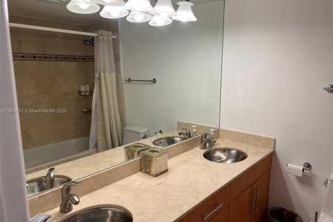 Copropriété à louer à Miami Beach, Floride: 2 chambres, 110.55 m2 № 1931108 - photo 23