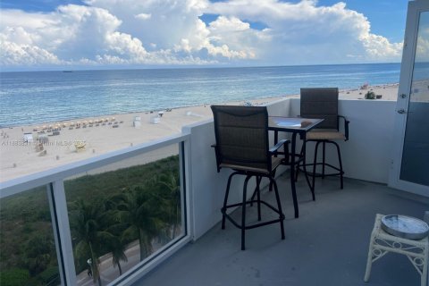 Copropriété à louer à Miami Beach, Floride: 2 chambres, 110.55 m2 № 1931108 - photo 2