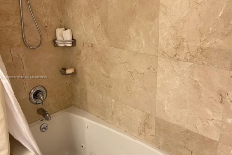 Copropriété à louer à Miami Beach, Floride: 2 chambres, 110.55 m2 № 1931108 - photo 24