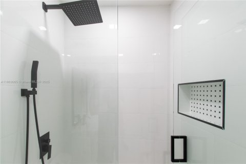 House in Miami, Florida 4 bedrooms № 1744024 - photo 24