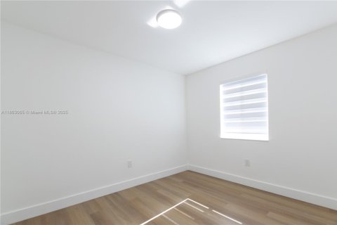 House in Miami, Florida 4 bedrooms № 1744024 - photo 15