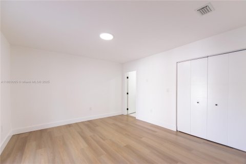 House in Miami, Florida 4 bedrooms № 1744024 - photo 18