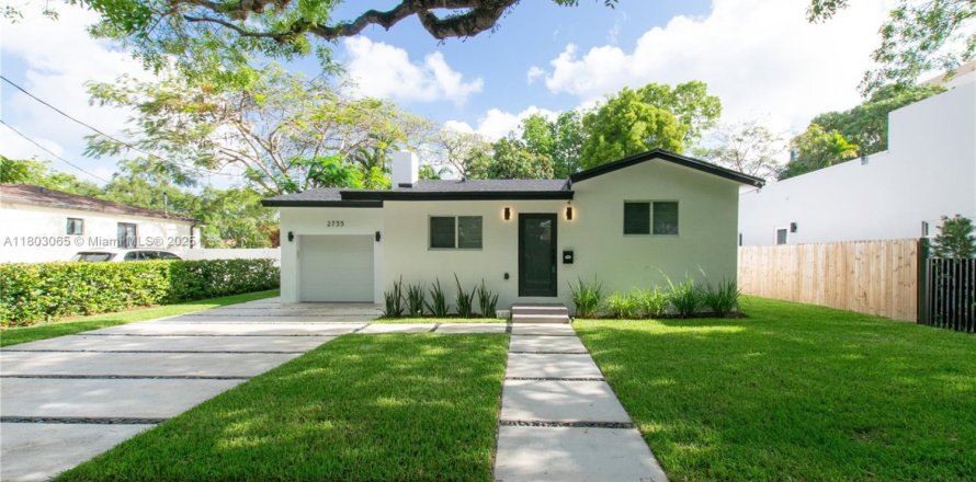 House in Miami, Florida 4 bedrooms № 1744024
