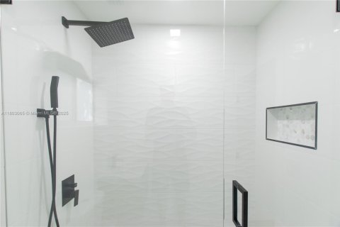 House in Miami, Florida 4 bedrooms № 1744024 - photo 20
