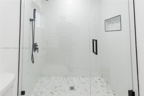 House in Miami, Florida 4 bedrooms № 1744024 - photo 21