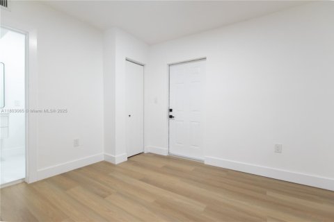 House in Miami, Florida 4 bedrooms № 1744024 - photo 22