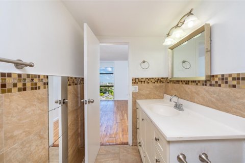 Condominio en alquiler en North Miami, Florida, 2 dormitorios, 83.61 m2 № 1958171 - foto 14