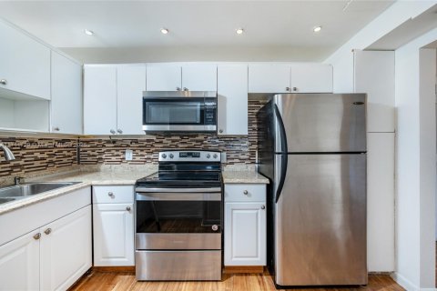 Condominio en alquiler en North Miami, Florida, 2 dormitorios, 83.61 m2 № 1958171 - foto 15