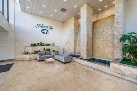 Condominio en alquiler en North Miami, Florida, 2 dormitorios, 83.61 m2 № 1958171 - foto 3