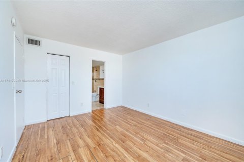 Condominio en alquiler en North Miami, Florida, 2 dormitorios, 83.61 m2 № 1958171 - foto 29