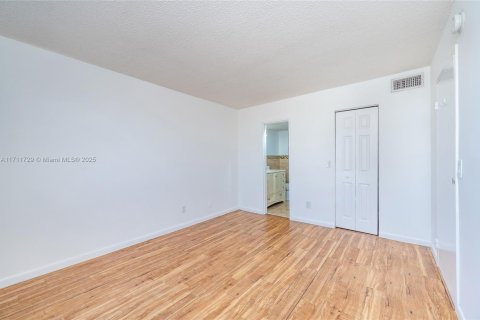 Condominio en alquiler en North Miami, Florida, 2 dormitorios, 83.61 m2 № 1958171 - foto 12