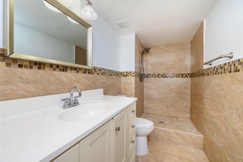 Condominio en alquiler en North Miami, Florida, 2 dormitorios, 83.61 m2 № 1958171 - foto 13
