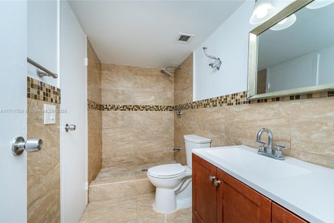 Condominio en alquiler en North Miami, Florida, 2 dormitorios, 83.61 m2 № 1958171 - foto 28