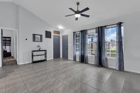 House in Cape Coral, Florida 3 bedrooms, 120.4 sq.m. № 1884926 - photo 7