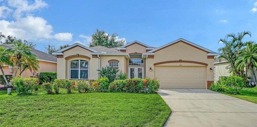 House in Sarasota, Florida 3 bedrooms, 189.43 sq.m. № 2391137