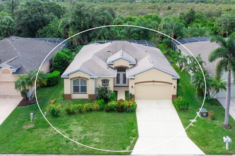 House in Sarasota, Florida 3 bedrooms, 189.43 sq.m. № 2391137 - photo 2