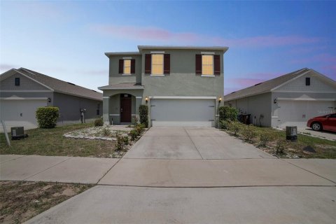House in Davenport, Florida 5 bedrooms, 234.3 sq.m. № 1770178 - photo 1