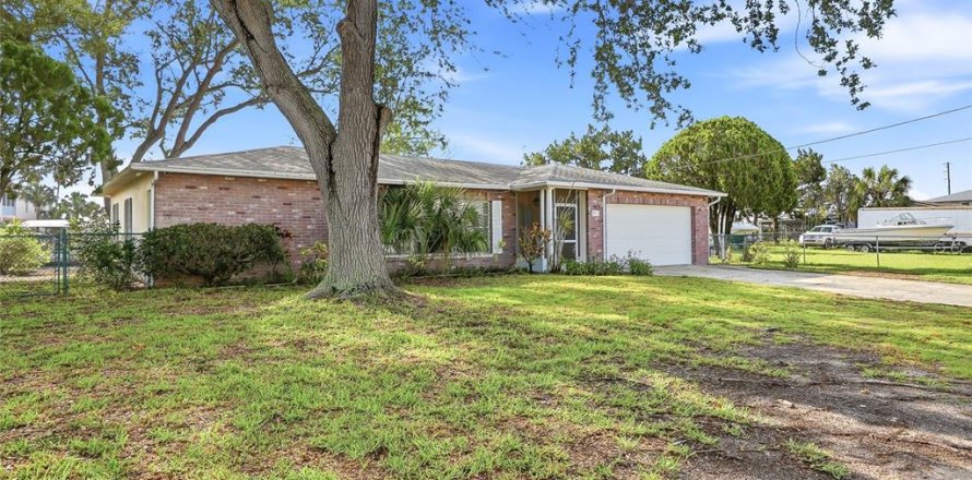 Casa en Hernando Beach, Florida 3 dormitorios, 147.16 m2 № 2229527