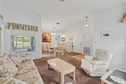 House in Hudson, Florida 3 bedrooms, 135.27 sq.m. № 2216040 - photo 10