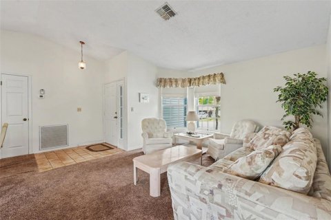 House in Hudson, Florida 3 bedrooms, 135.27 sq.m. № 2216040 - photo 11