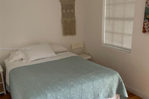 House in Miami, Florida 4 bedrooms, 144.56 sq.m. № 2010338 - photo 17