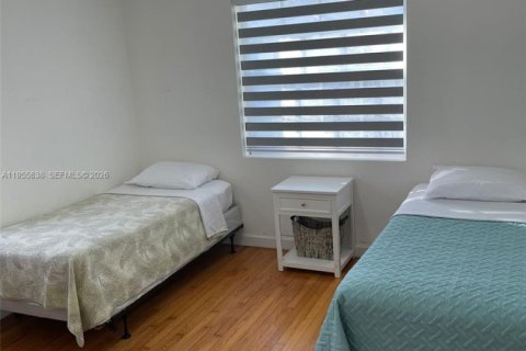 House in Miami, Florida 4 bedrooms, 144.56 sq.m. № 2010338 - photo 19