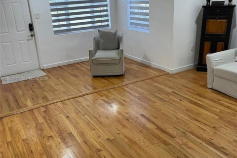 House in Miami, Florida 4 bedrooms, 144.56 sq.m. № 2010338 - photo 6