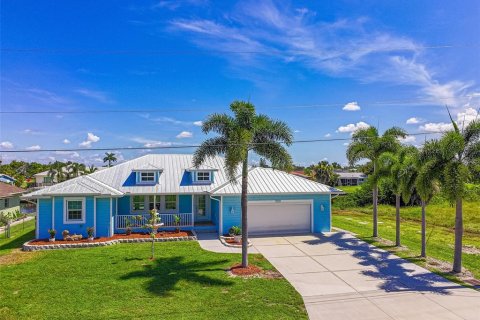 House in Port Charlotte, Florida 4 bedrooms, 230.3 sq.m. № 2302161