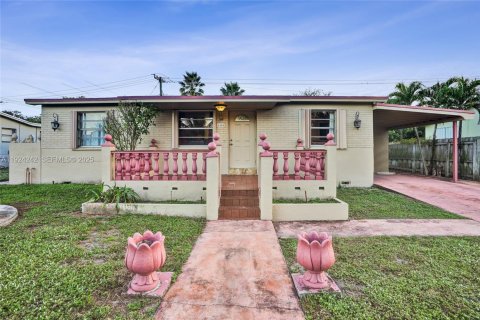 Villa ou maison à Hollywood, Floride 4 chambres, 171.59 m2 № 2039081