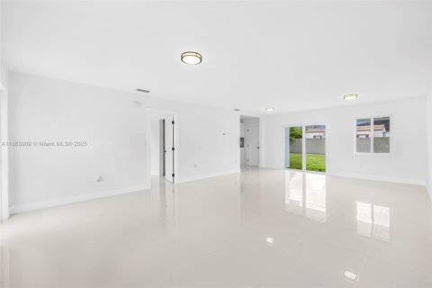 Casa en venta en Miami, Florida, 3 dormitorios, 139.35 m2 № 1893045 - foto 9