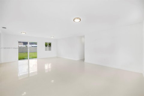 Casa en venta en Miami, Florida, 3 dormitorios, 139.35 m2 № 1893045 - foto 11