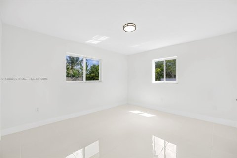 Casa en venta en Miami, Florida, 3 dormitorios, 139.35 m2 № 1893045 - foto 18