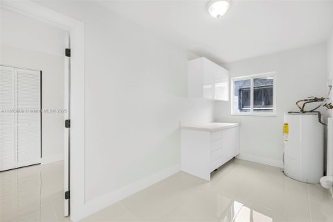 Casa en venta en Miami, Florida, 3 dormitorios, 139.35 m2 № 1893045 - foto 14