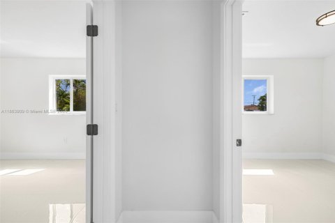 Casa en venta en Miami, Florida, 3 dormitorios, 139.35 m2 № 1893045 - foto 24