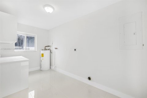 Casa en venta en Miami, Florida, 3 dormitorios, 139.35 m2 № 1893045 - foto 15