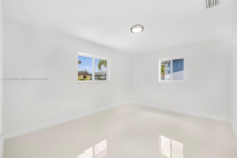 Casa en venta en Miami, Florida, 3 dormitorios, 139.35 m2 № 1893045 - foto 26
