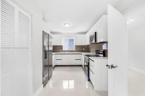 Casa en venta en Miami, Florida, 3 dormitorios, 139.35 m2 № 1893045 - foto 7