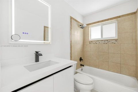 Casa en venta en Miami, Florida, 3 dormitorios, 139.35 m2 № 1893045 - foto 19