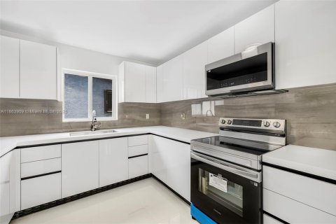 Casa en venta en Miami, Florida, 3 dormitorios, 139.35 m2 № 1893045 - foto 6