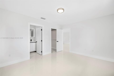 Casa en venta en Miami, Florida, 3 dormitorios, 139.35 m2 № 1893045 - foto 23