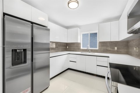 Casa en venta en Miami, Florida, 3 dormitorios, 139.35 m2 № 1893045 - foto 5